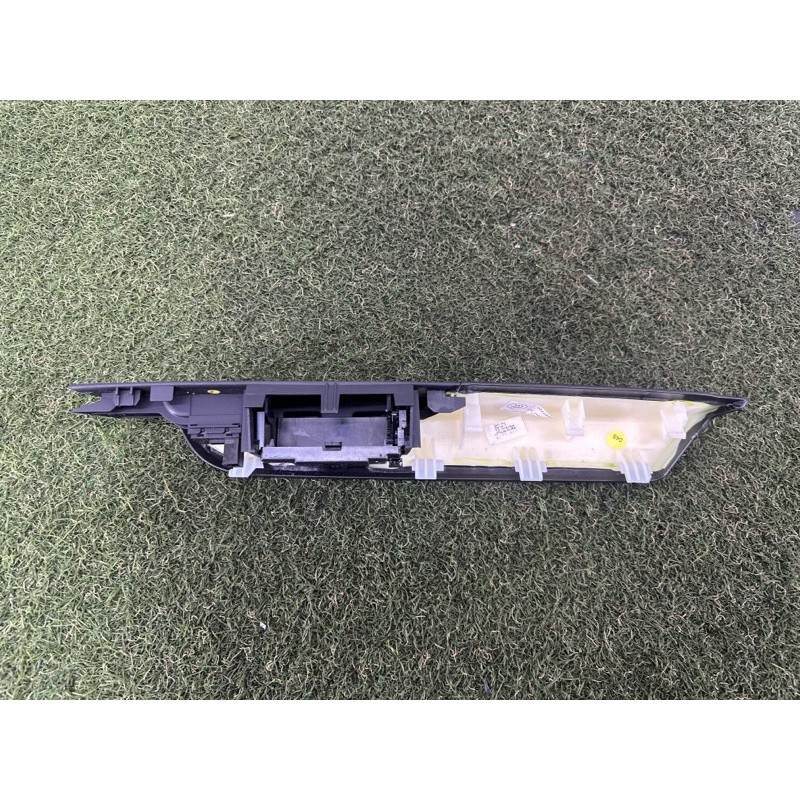 Подлокотник (салон) Volkswagen Touareg NF 2012 3.0 7P6868139DK84