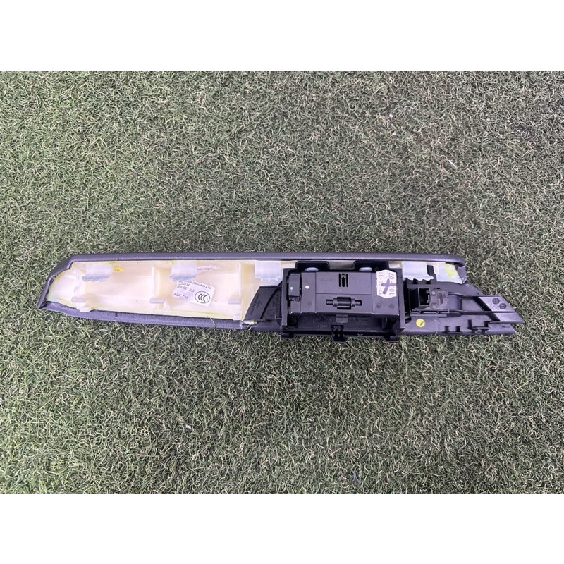 Подлокотник (салон) Volkswagen Touareg NF 2012 3.0 7P6868139DK84