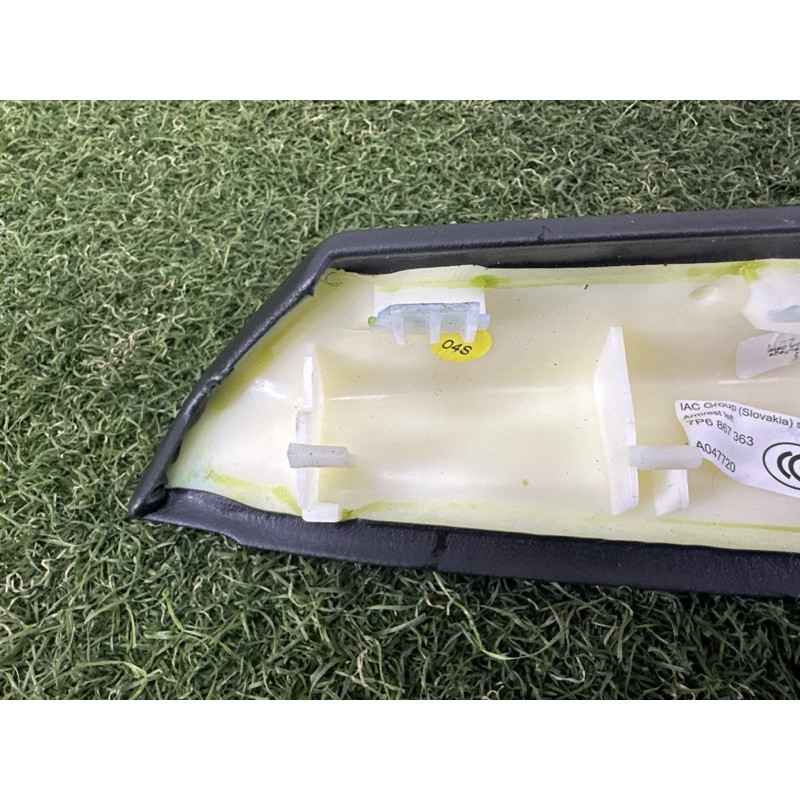 Подлокотник (салон) Volkswagen Touareg NF 2012 3.0 7P6868139DK84