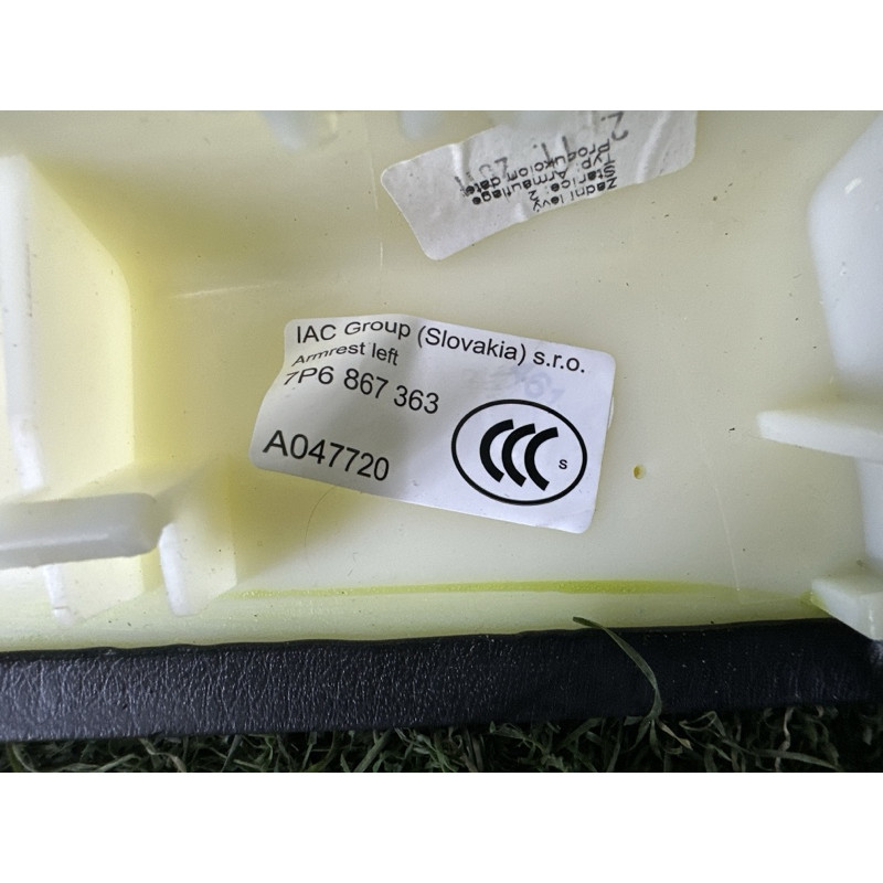 Подлокотник (салон) Volkswagen Touareg NF 2012 3.0 7P6868139DK84