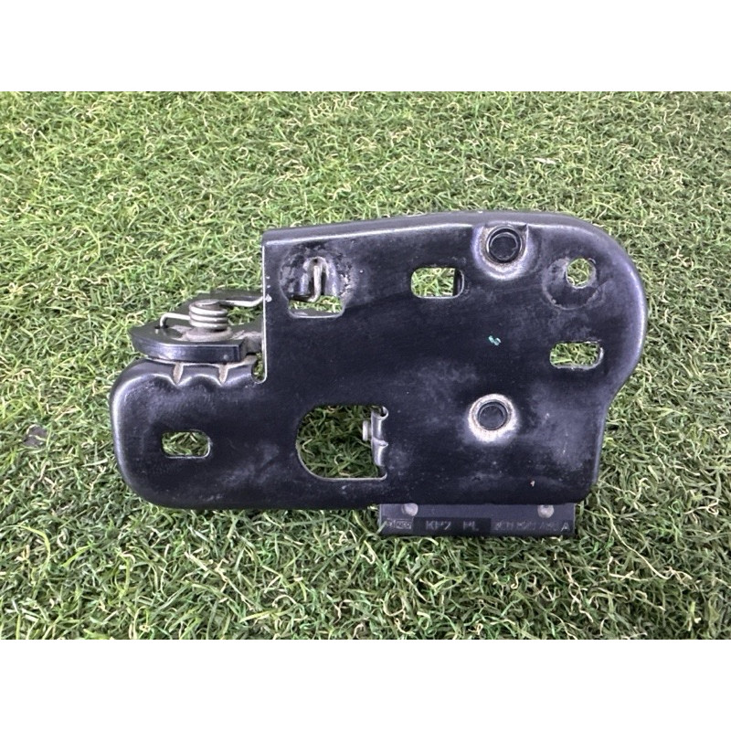 Ответная часть замка капота (кузов и элементы) Volkswagen Touareg NF 2013 3.6 3C0823480A