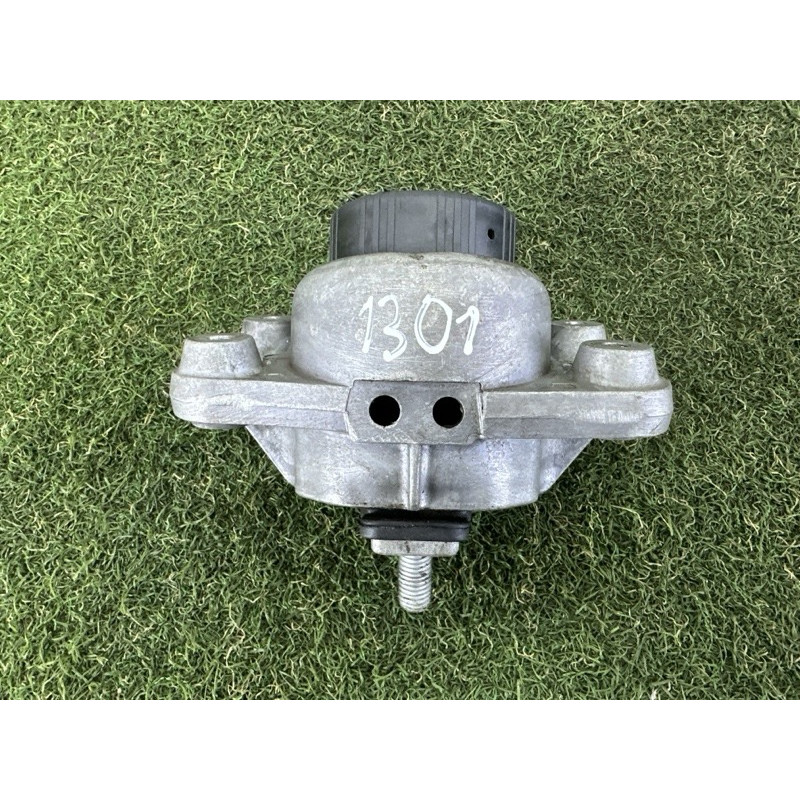 Подушка двигуна (двигатель и элементы) LAND ROVER Range Rover L405 2014 5.0 LR105970