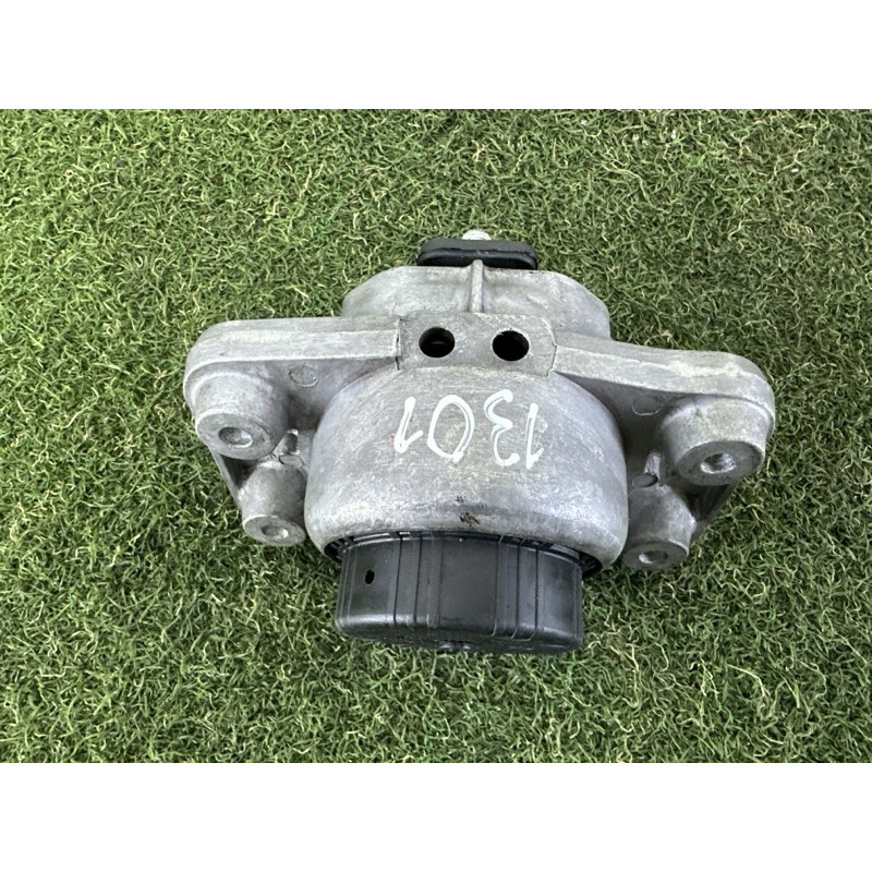 Подушка двигуна (двигатель и элементы) LAND ROVER Range Rover L405 2014 5.0 LR105970