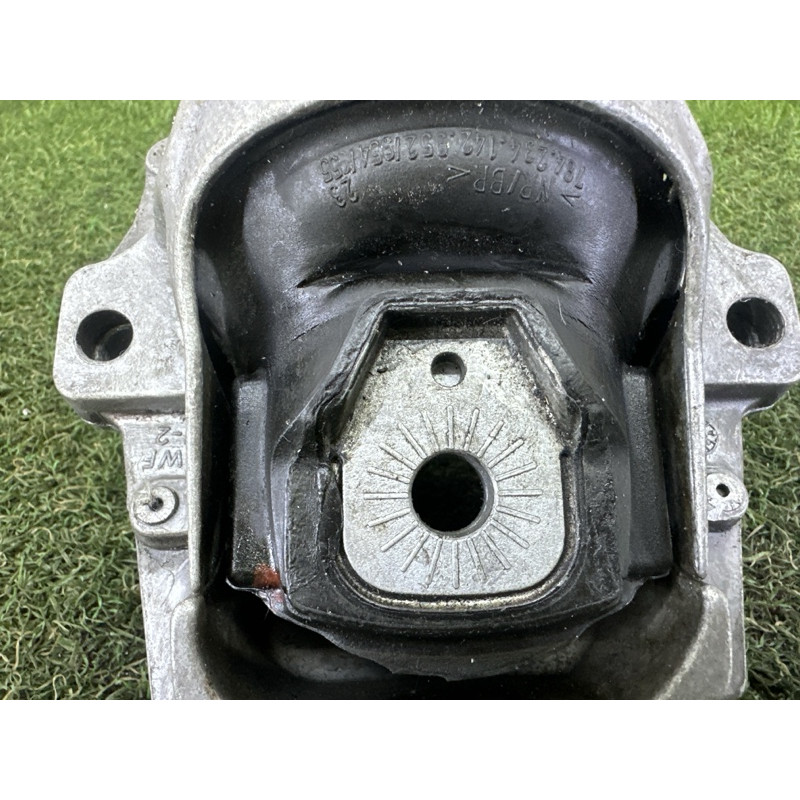 Подушка двигуна (двигун та елементи) AUDI Q5 8R 2012 3.2 8R0199381AM