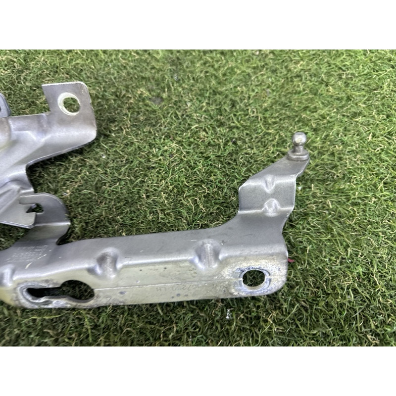 Петля капота (кузов и элементы) Volvo XC90 T6 2016 2.0 31352878