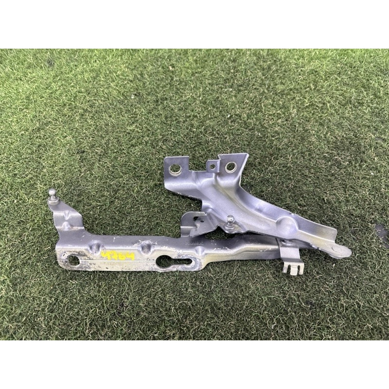 Петля капота (кузов и элементы) Volvo XC90 T6 2016 2.0 31352879