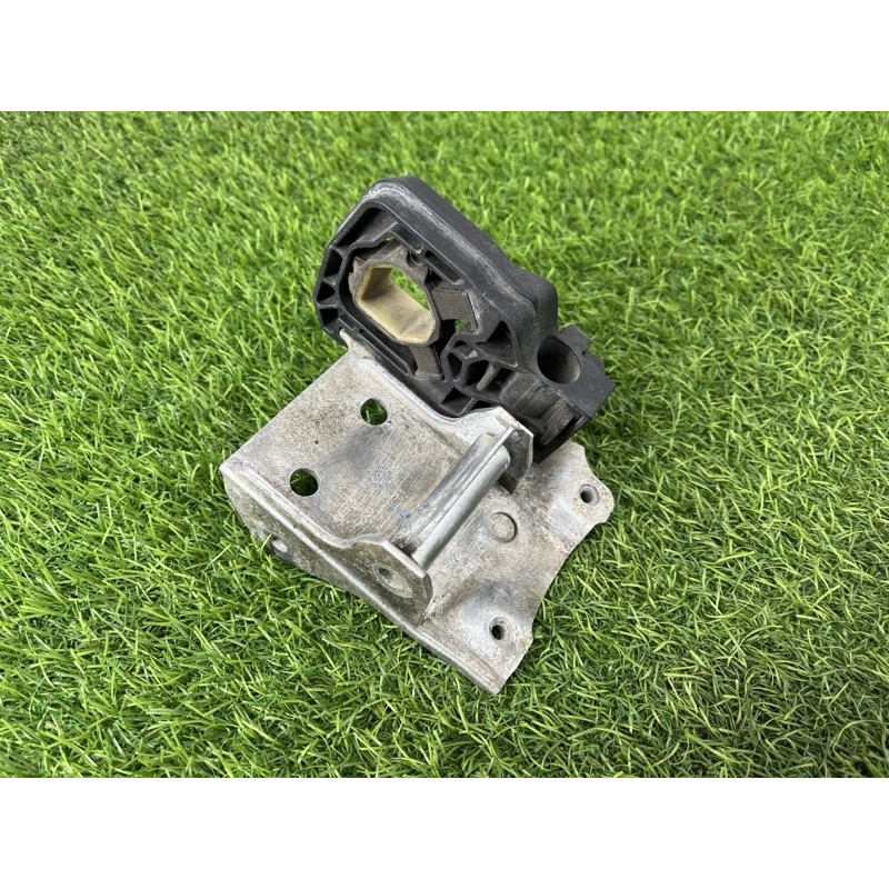 Крепление радиатора (кузов и элементы) BMW 5-series F10 2011 2.0 N47N 51117186514