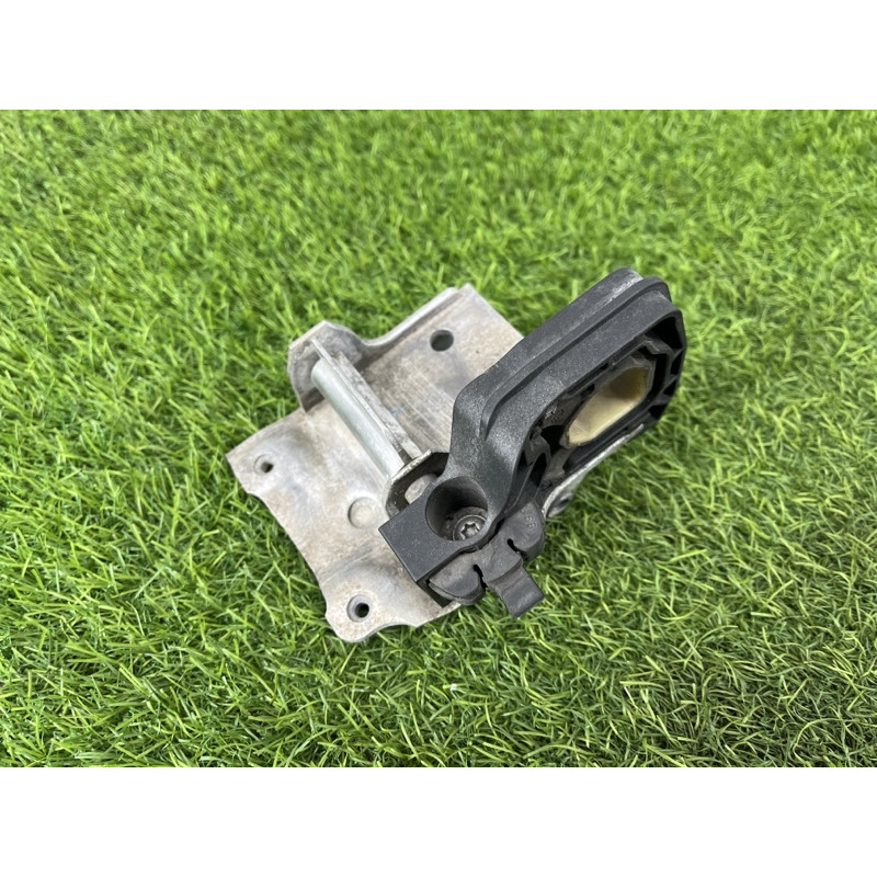 Крепление радиатора (кузов и элементы) BMW 5-series F10 2011 2.0 N47N 51117186514