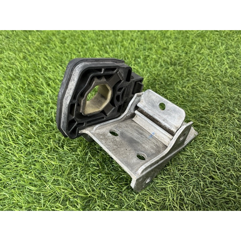 Крепление радиатора (кузов и элементы) BMW 5-series F10 2011 2.0 N47N 51117186514