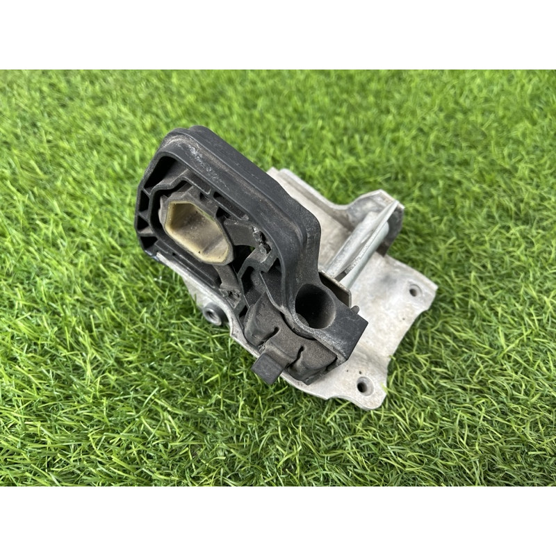 Крепление радиатора (кузов и элементы) BMW 5-series F10 2011 2.0 N47N 51117186513