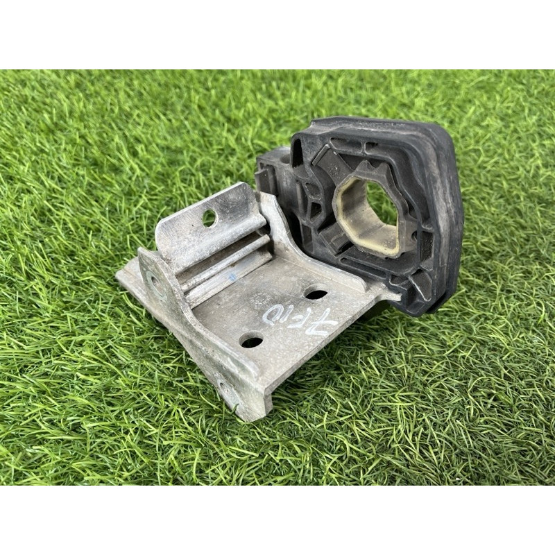 Крепление радиатора (кузов и элементы) BMW 5-series F10 2011 2.0 N47N 51117186513