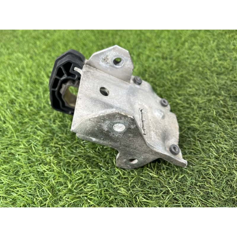 Крепление радиатора (кузов и элементы) BMW 5-series F10 2011 2.0 N47N 51117186513