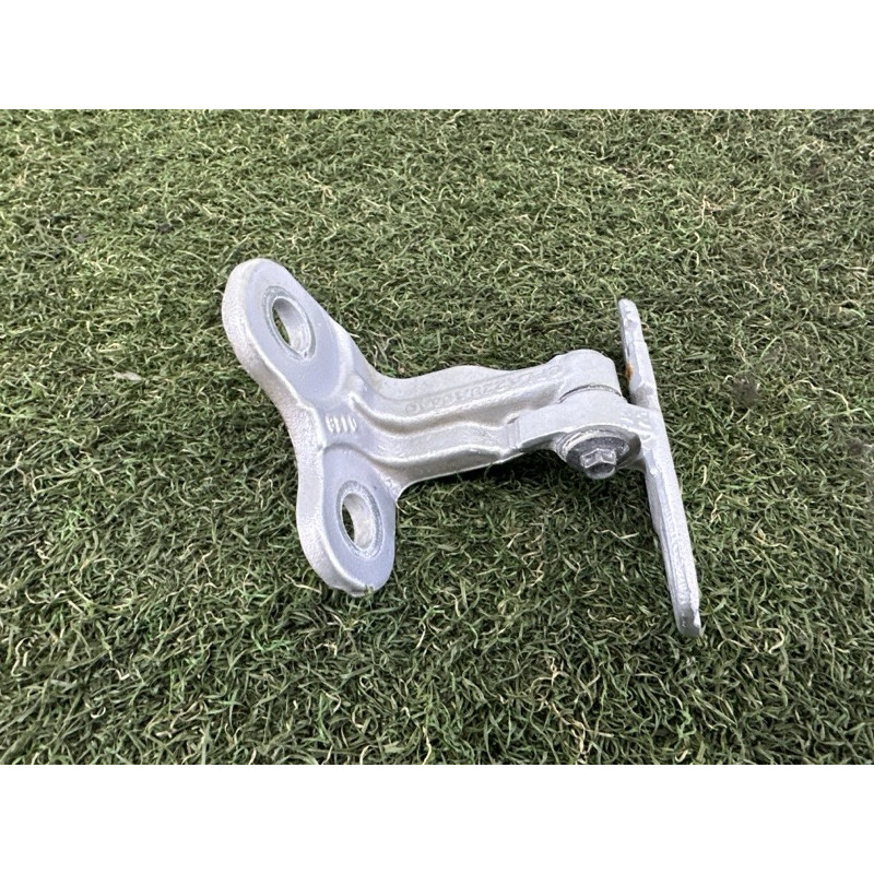 Петля двери (кузов і елементи) LAND ROVER Range Rover Velar L560 2018 2.0 LR073595