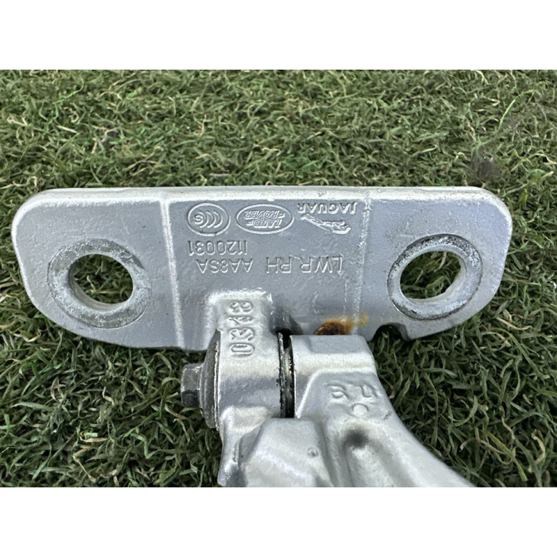 Петля двери (кузов і елементи) LAND ROVER Range Rover Velar L560 2018 2.0 LR073595