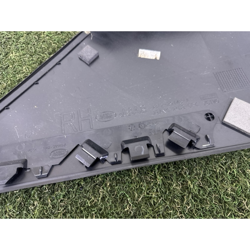 Молдинг крыла (кузов і елементи) LAND ROVER Range Rover Velar L560 2018 2.0 LR109366