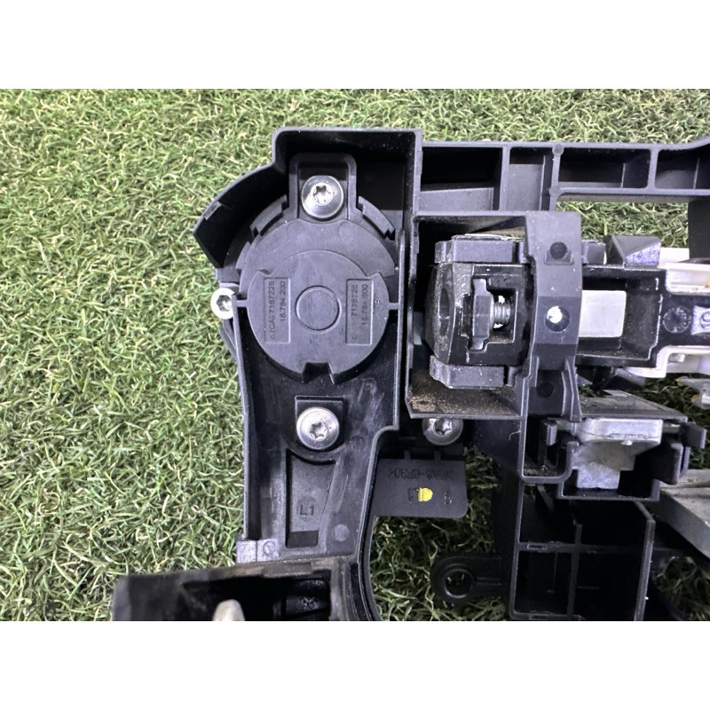Кронштейн ручки двери (кузов и элементы) BMW 7-series F01 2011 3.0 N54 51217227121