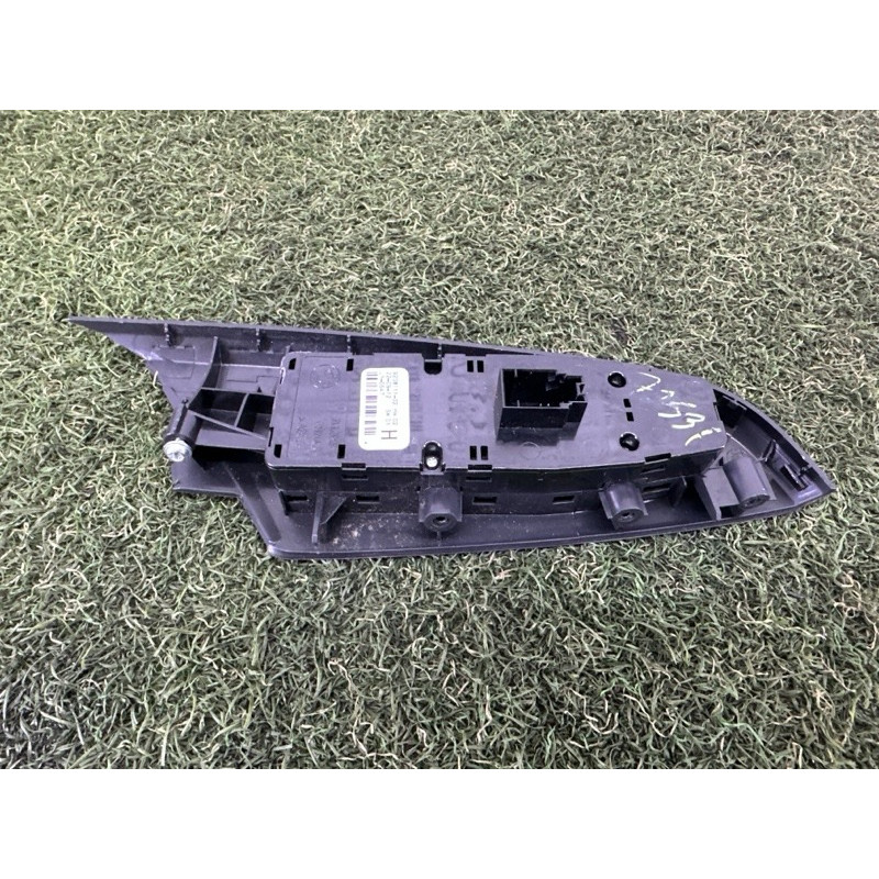 Блок кнопок склопідйомників (електрика / кнопки) BMW X3 F25 2013 2.0 61319362107