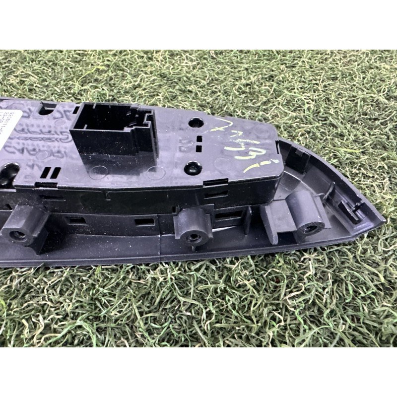 Блок кнопок склопідйомників (електрика / кнопки) BMW X3 F25 2013 2.0 61319362107