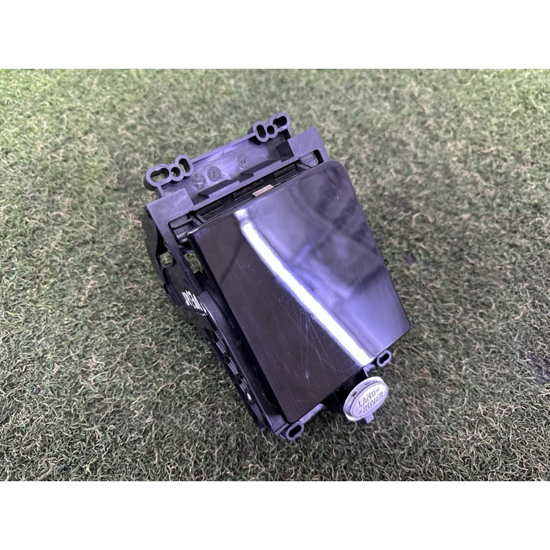 Подстаканник (салон) LAND ROVER Range Rover Velar L560 2018 2.0 LR111094