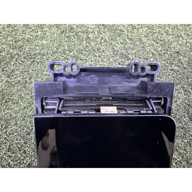 Подстаканник (салон) LAND ROVER Range Rover Velar L560 2018 2.0 LR111094
