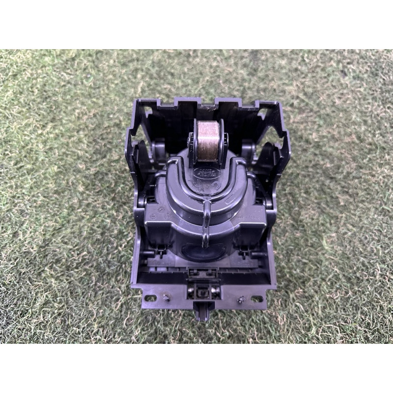 Подстаканник (салон) LAND ROVER Range Rover Velar L560 2018 2.0 LR111094