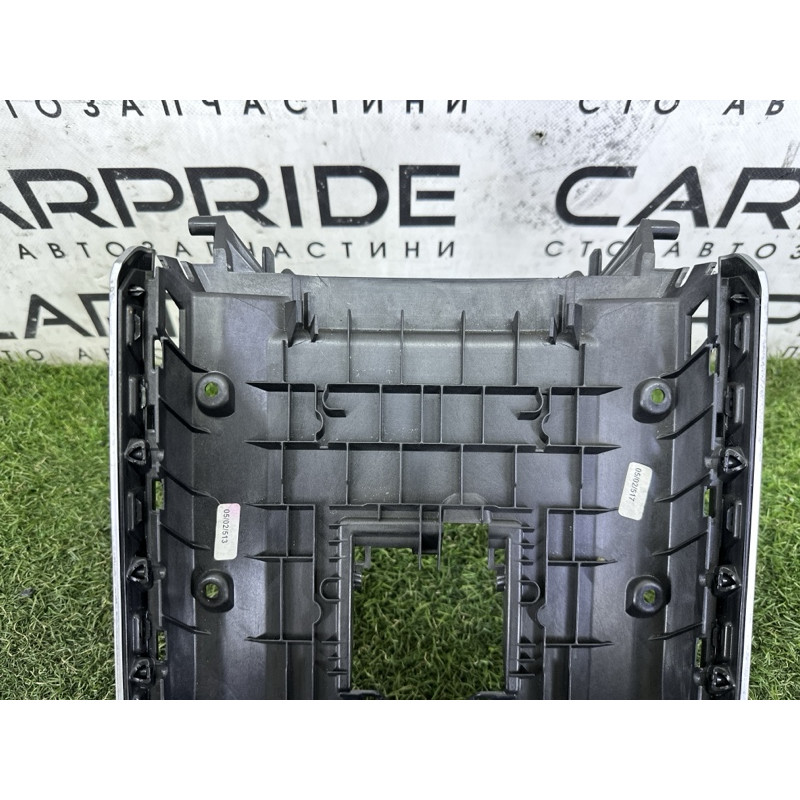 Кріплення центральної консолі (салон) LAND ROVER Range Rover Velar L560 2018 2.0 LR106965