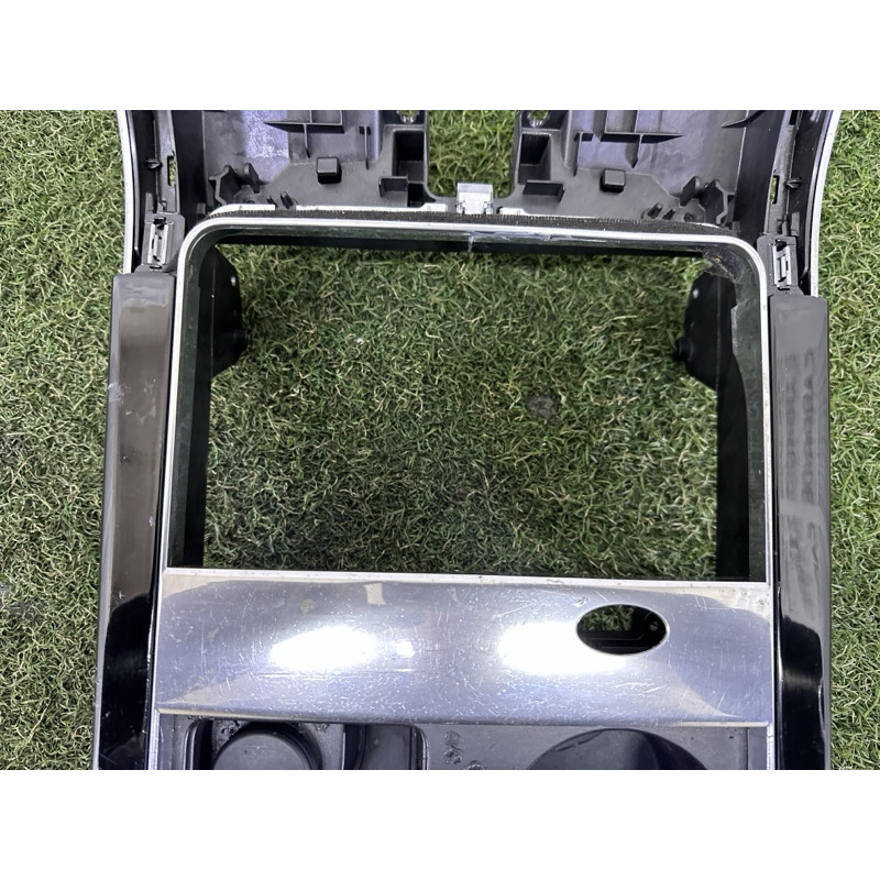 Кріплення центральної консолі (салон) LAND ROVER Range Rover Velar L560 2018 2.0 LR106965