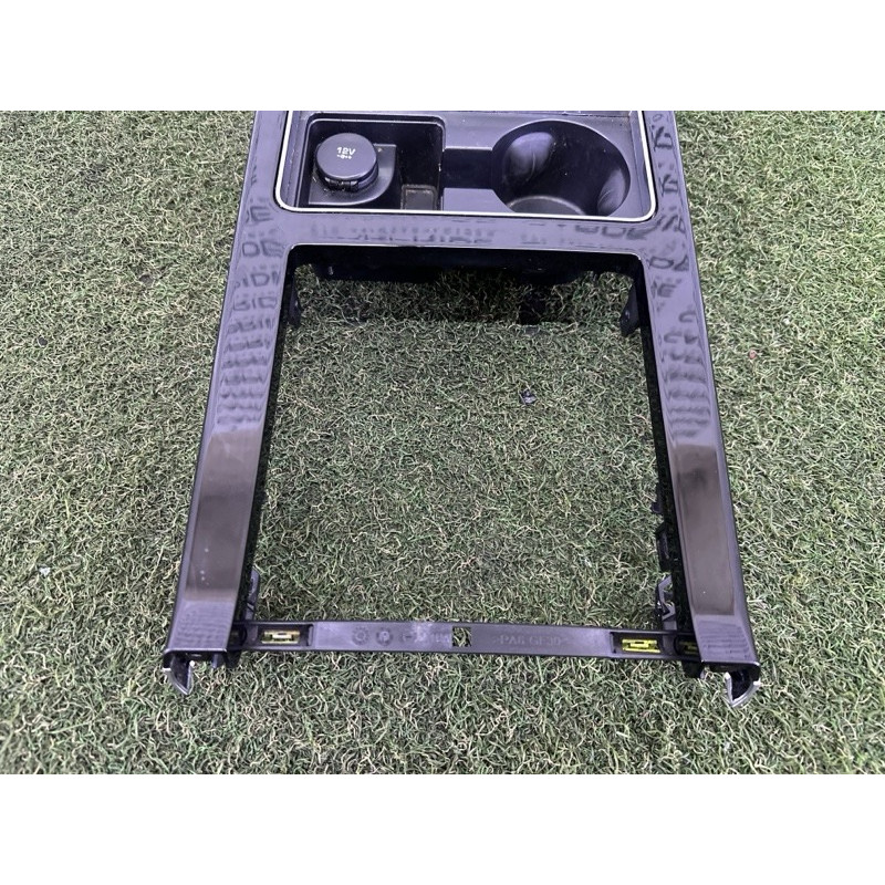 Кріплення центральної консолі (салон) LAND ROVER Range Rover Velar L560 2018 2.0 LR106965