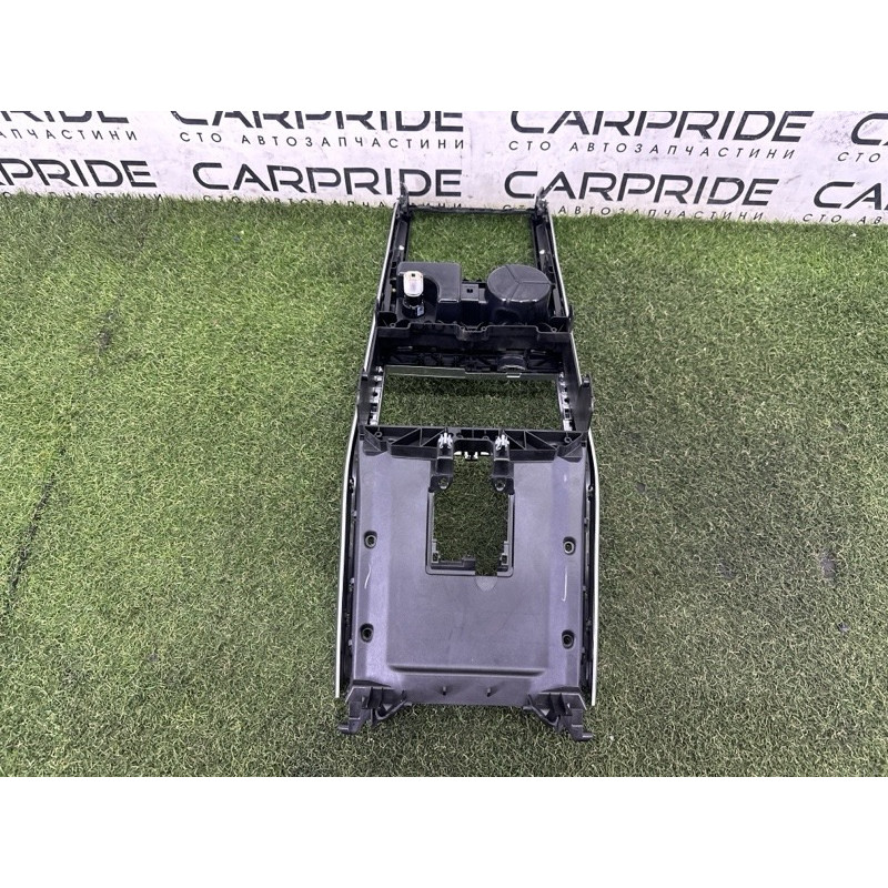 Кріплення центральної консолі (салон) LAND ROVER Range Rover Velar L560 2018 2.0 LR106965