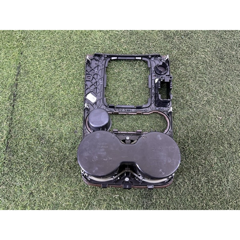 Декоративная накладка центральной консоли (салон) Volkswagen Touareg NF 2012 3.0 7P1863212CME1