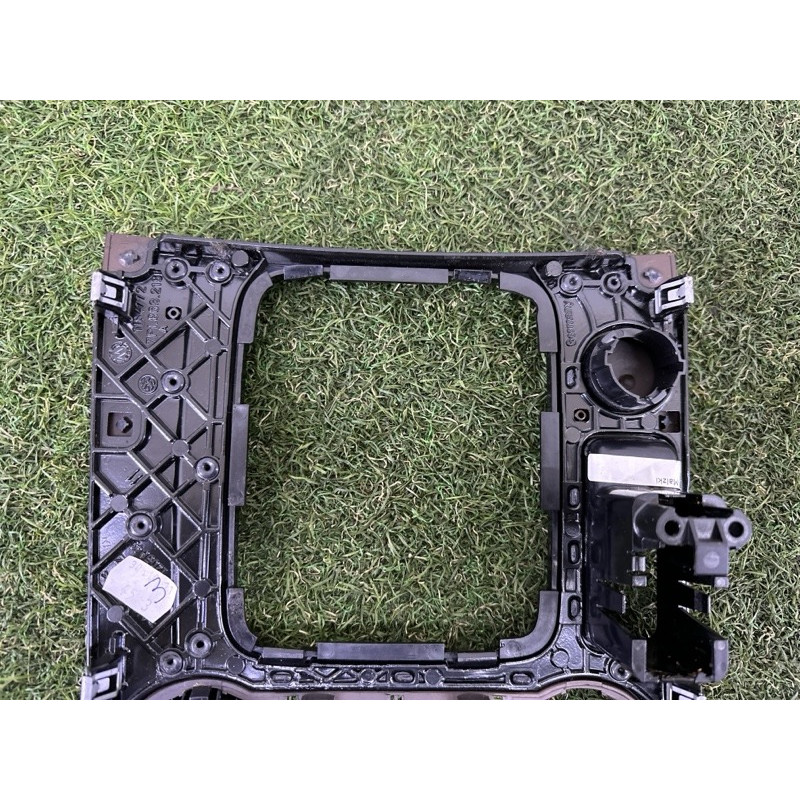 Декоративная накладка центральной консоли (салон) Volkswagen Touareg NF 2012 3.0 7P1863212CME1