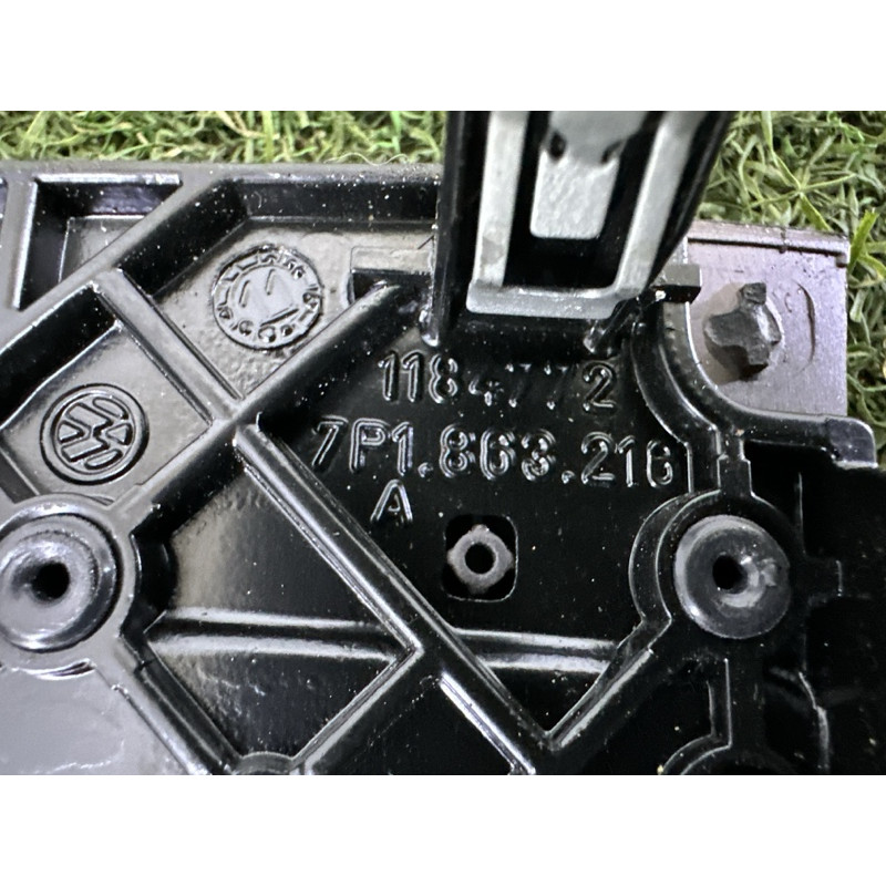 Декоративная накладка центральной консоли (салон) Volkswagen Touareg NF 2012 3.0 7P1863212CME1