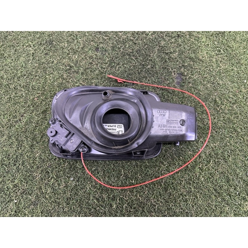 Лючок топливного бака (кузов и элементы) AUDI A3 8V 2015 1.8 8V5809906