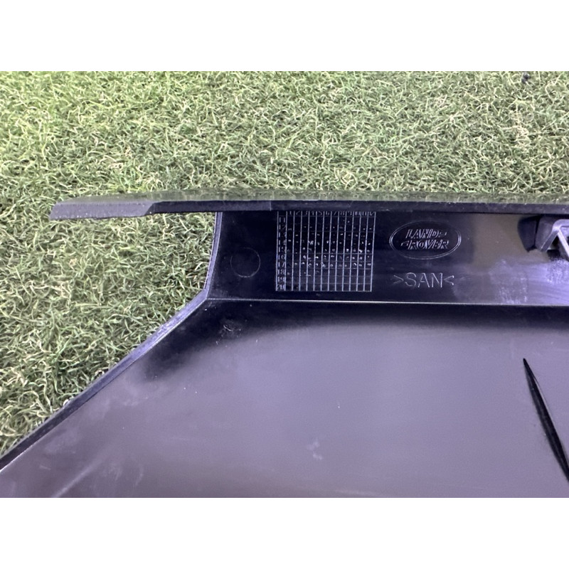 Накладка стойки (кузов и элементы) LAND ROVER Range Rover L405 2014 5.0 LR048124