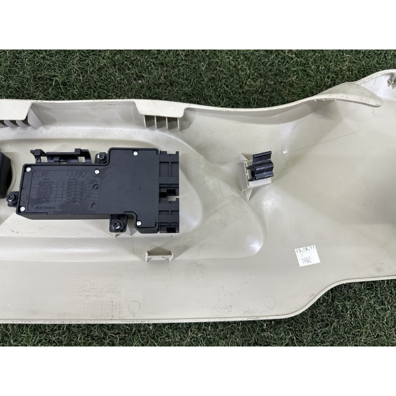 Накладка сидения (салон) AUDI Q5 8R 2012 3.2 5N0881314KK38