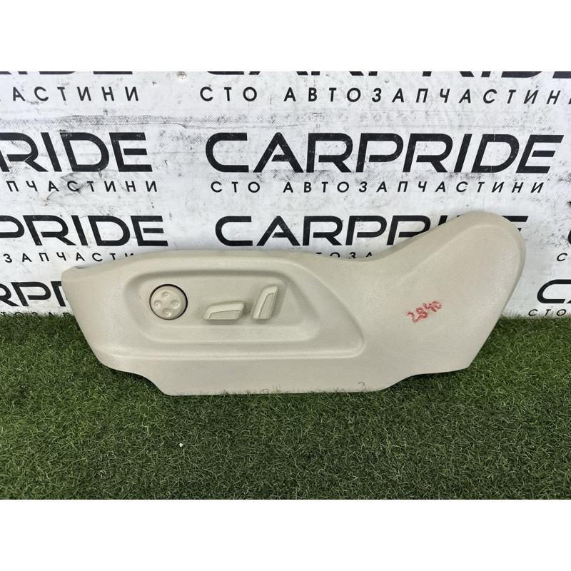 Накладка сидения (салон) AUDI Q5 8R 2012 3.2 5N0881313FK38