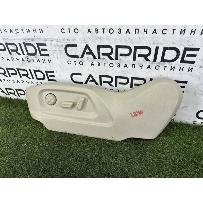 Накладка сидения (салон) AUDI Q5 8R 2012 3.2 5N0881313FK38