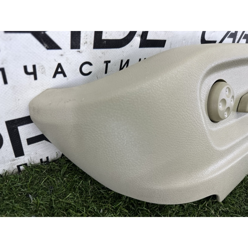 Накладка сидения (салон) AUDI Q5 8R 2012 3.2 5N0881313FK38