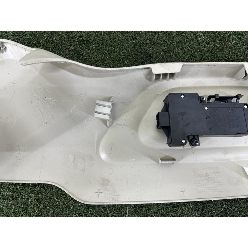 Накладка сидения (салон) AUDI Q5 8R 2012 3.2 5N0881313FK38