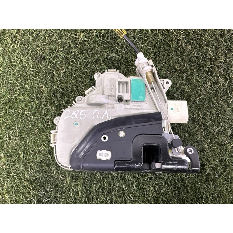 Замок двери (кузов и элементы) AUDI Q5 8R 2012 3.2 CALB 8J1837015D