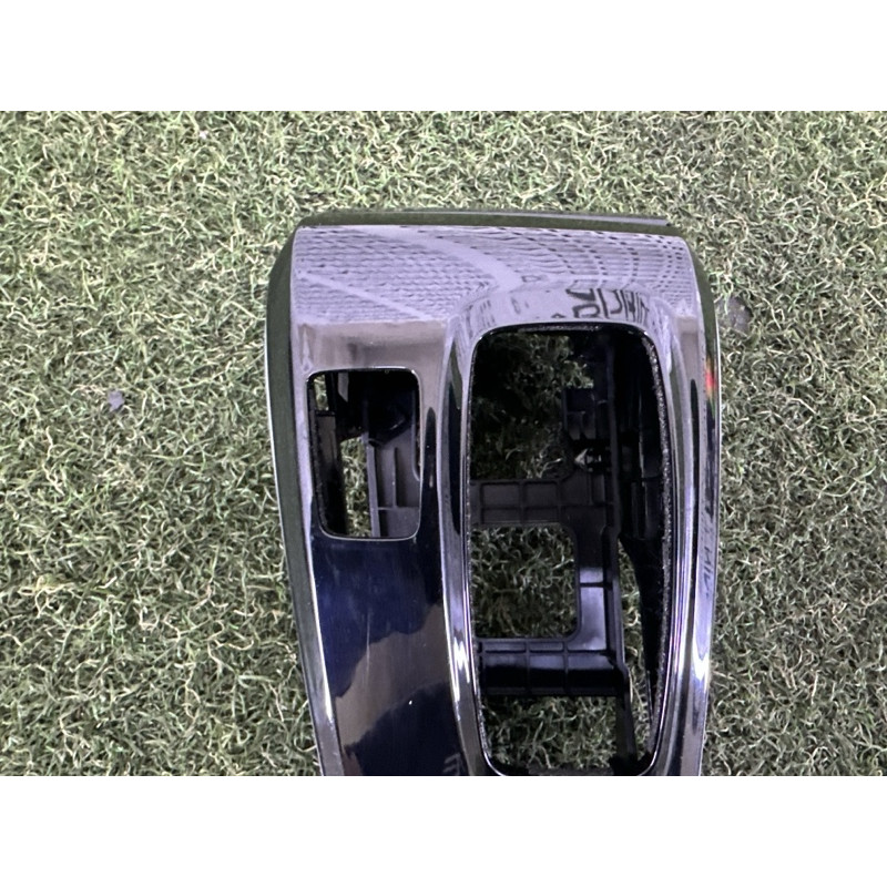 Накладка центральної консолі (салон) Hyundai Sonata DN8 2020 2.5 84650L0100SSW