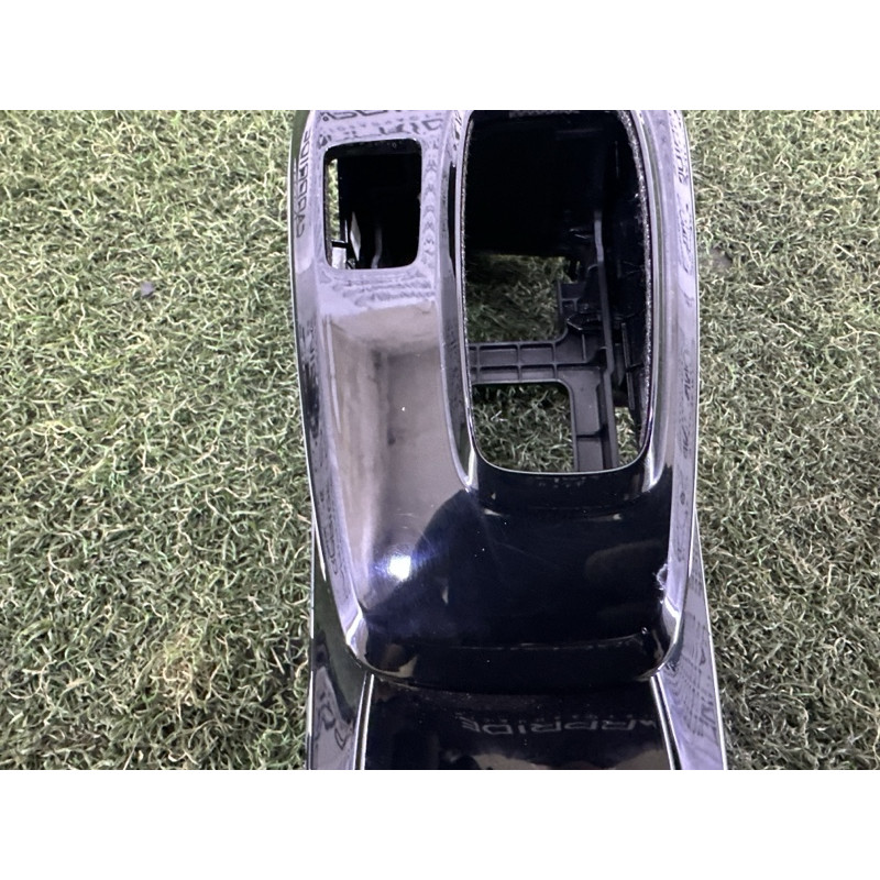 Накладка центральної консолі (салон) Hyundai Sonata DN8 2020 2.5 84650L0100SSW