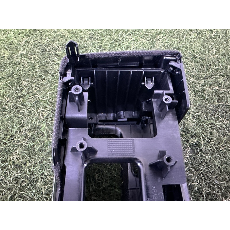 Накладка центральної консолі (салон) Hyundai Sonata DN8 2020 2.5 84650L0100SSW