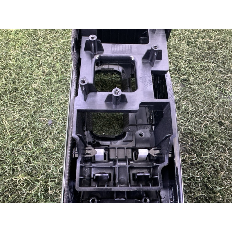 Накладка центральної консолі (салон) Hyundai Sonata DN8 2020 2.5 84650L0100SSW