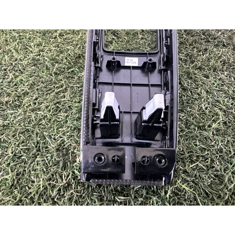 Накладка центральної консолі (салон) Hyundai Sonata DN8 2020 2.5 84650L0100SSW