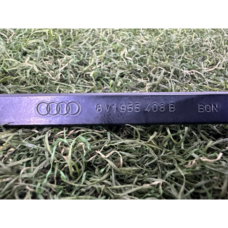 Поводок дворника (кузов и элементы) AUDI A3 8V 2015 1.8 8V1955408B1P9