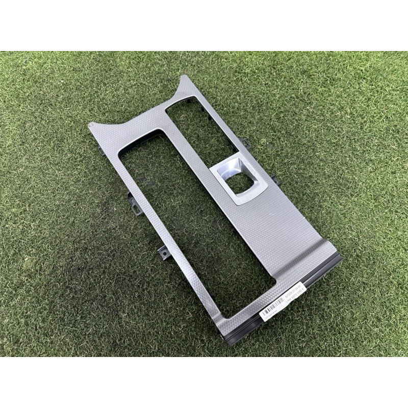 Декоративна накладка центральної консолі (салон) LAND ROVER RANGE ROVER Sport L494 2014 5.0 LR043013