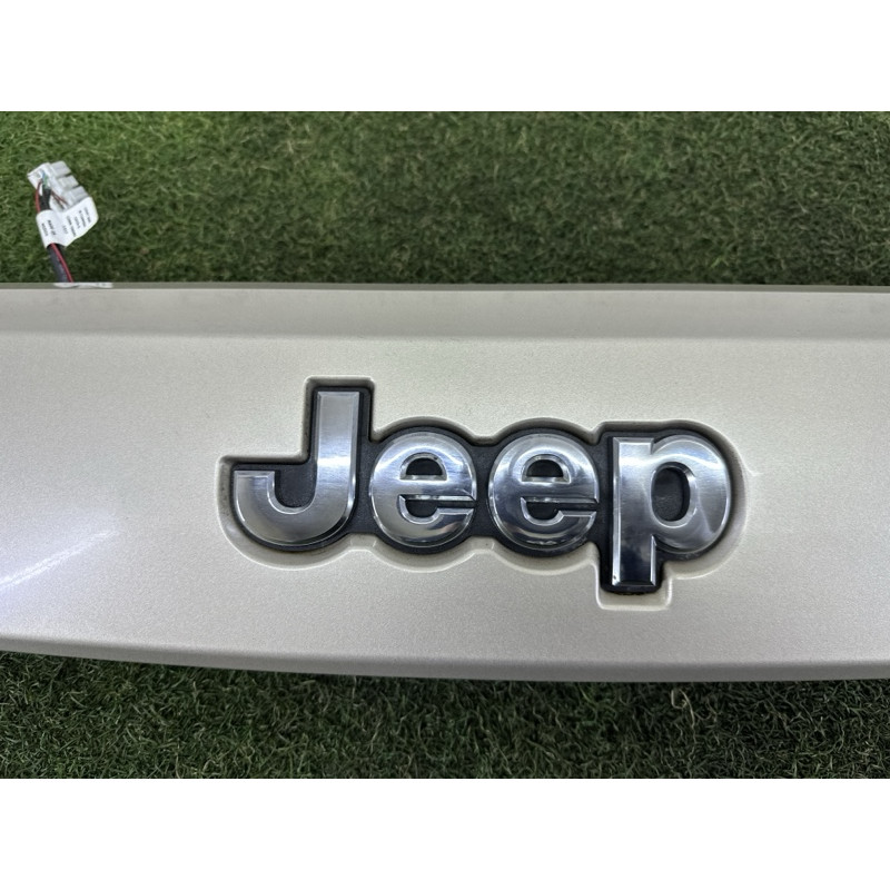 Накладка крышки багажника (кузов и элементы) Jeep Grand Cherokee WK2 2014 5.7 HEMi 5PS79KFSAA