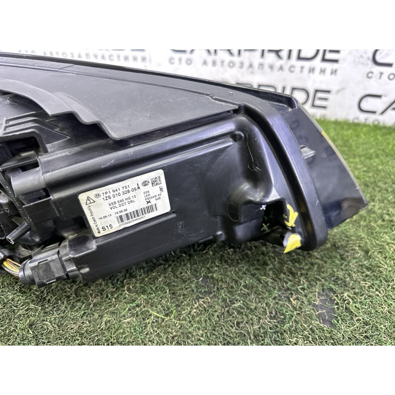 Фара (оптика) Volkswagen Touareg NF 2012 3.0 7P1941751A