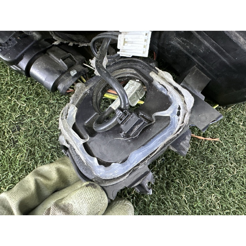 Фара (оптика) Volkswagen Touareg NF 2012 3.0 7P1941752A